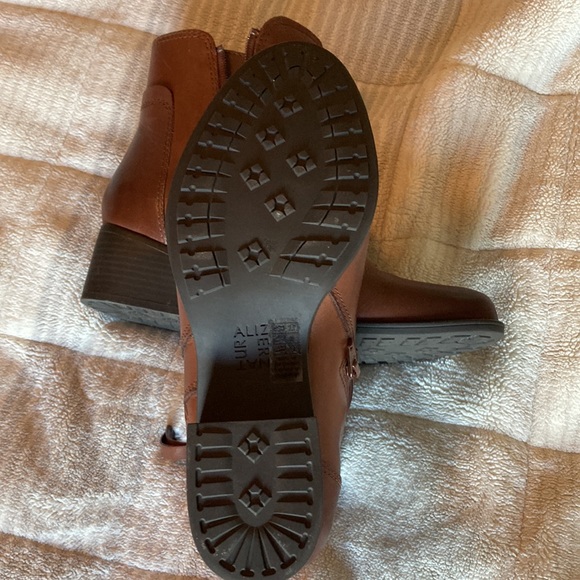 Comfy Naturalizer waterproof booties. Worn twice. Great condition. - Picture 3 of 9
